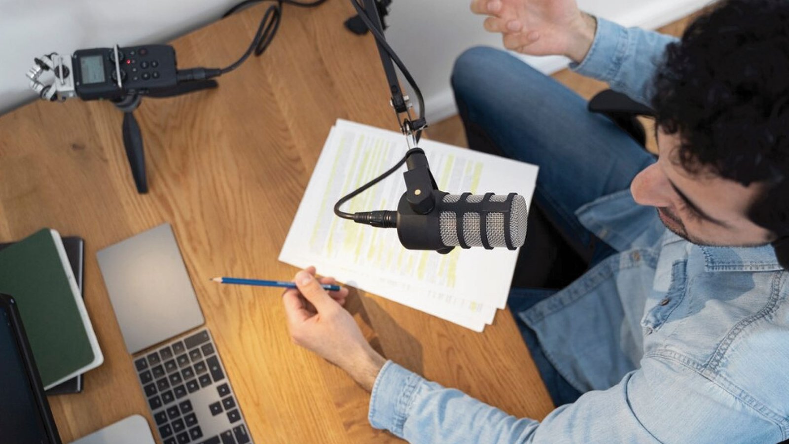 Boost Your Marketing Podcast with AI: Insider Tips for 2024