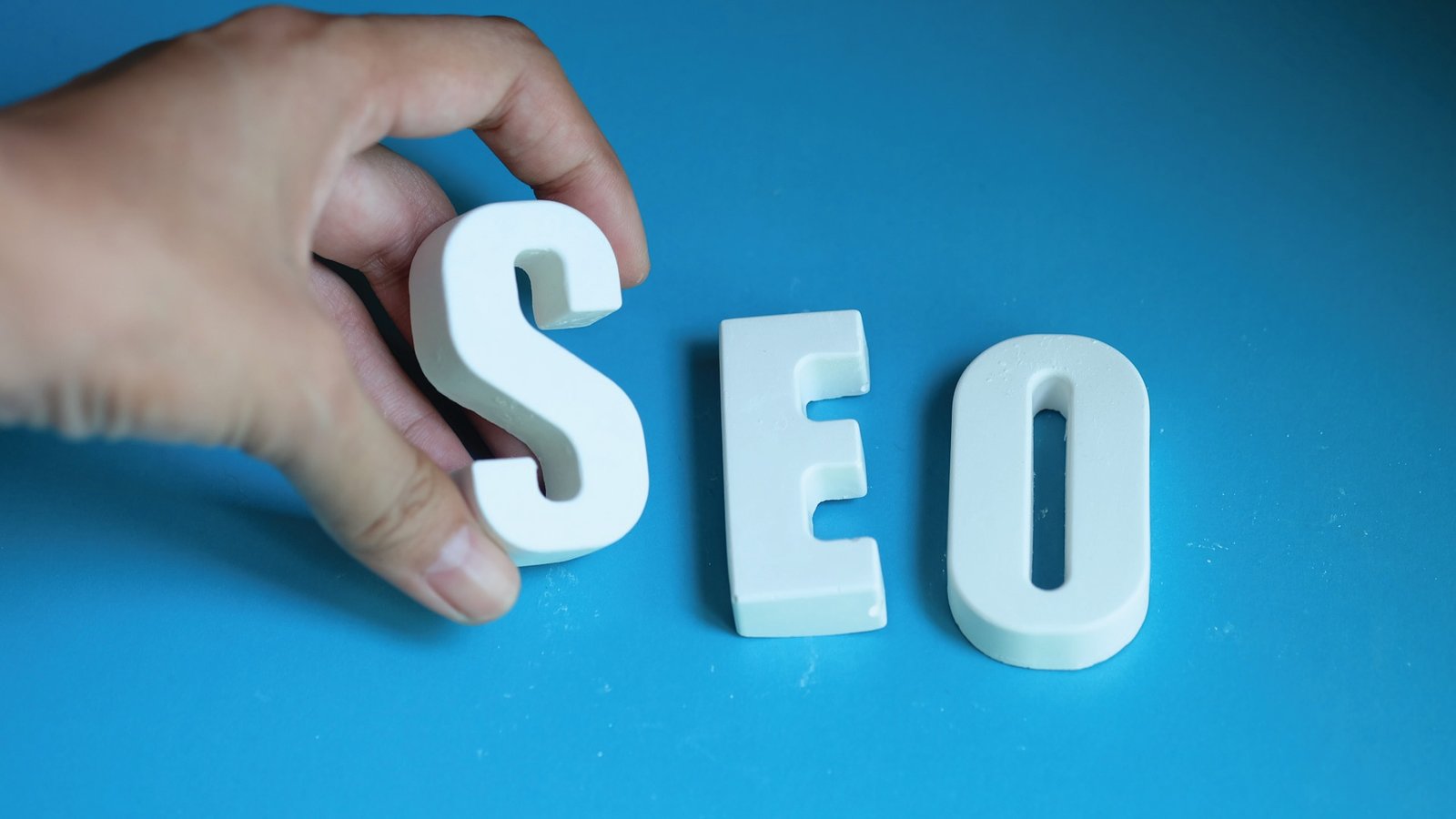 OtterlyAI Hits 10,000 Users, Leading AI Search Monitoring for SEOs