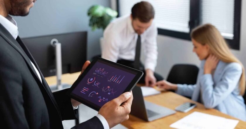 FrontlineIQ launches with $3.3M to pioneer AI coaching for sales teams