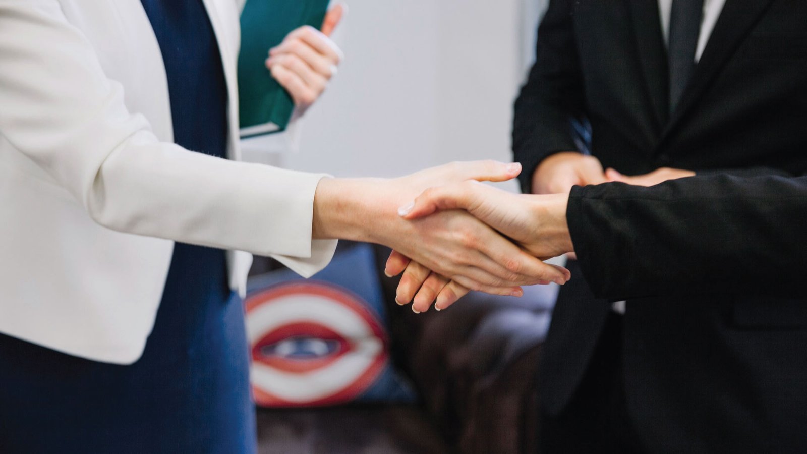 Shoppers Value Transparency and Detailed Product Info This Holiday Season