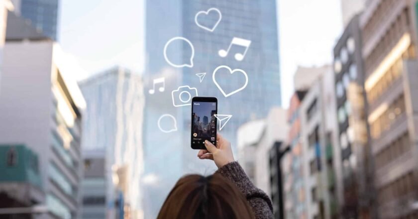 Holograms Enter Influencer Marketing via VizSense–Geminai Alliance