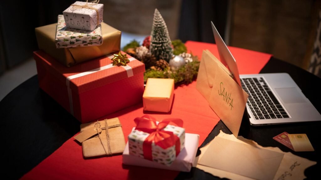 Spreading Cheer and Gratitude: B2B Holiday Strategies for Christmas 2025
